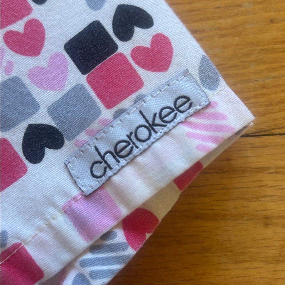 Cherokee Patterned Scrub Top With Pockets - Picture 5 of 6